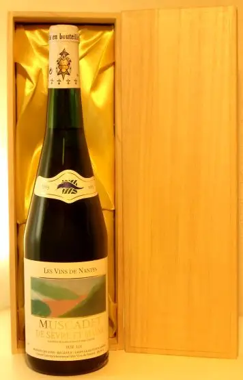 １９９３年 ミュスカデ・ド・セーブル・エ・メーヌ Sur Lie Maison des Vins 白ワイン